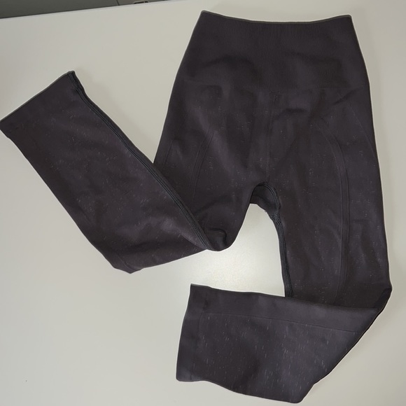 Lululemon Free To Flow Crop Magnum / White size 2 with a 17” inseam - Picture 11 of 12